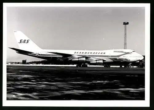 Fotografie Flugzeug Boeing 747 Jumbojet, Passagierflugzeug der Scandinavian, Kennung N450IQ