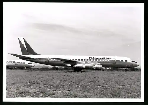 Fotografie Flugzeug Douglas DC-8, Passagierflugzeug der Philippine Airlines, Kennung RP-C832