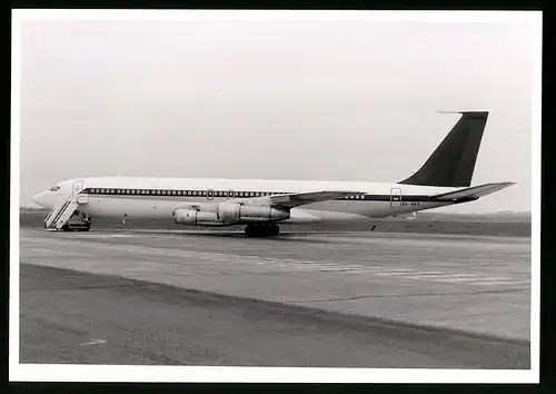Fotografie Flugzeug Boeing 707, Passagierflugzeug der Singapore Airlines, Kennung 9V-BEX
