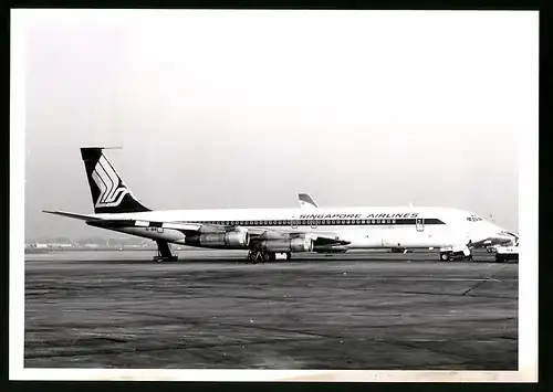 Fotografie Flugzeug Boeing 707, Passagierflugzeug der Singapore Airlines, Kennung 9VBFB