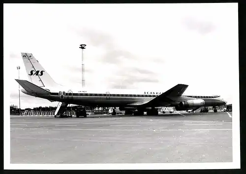Fotografie Flugzeug Douglas DC-8, Passagierflugzeug der SAS, Kennung LN-MOY