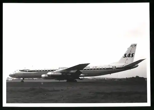 Fotografie Flugzeug Douglas DC-8, Passagierflugzeug der SAS, Kennung LN-MOT