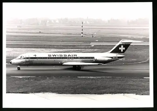 Fotografie Flugzeug Douglas DC-9, Passagierflugzeug der Swissair, Kennung HB-IFK