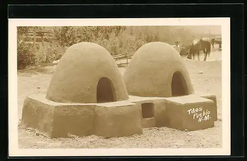 AK Taos Pueblo, NM, Lehmofen