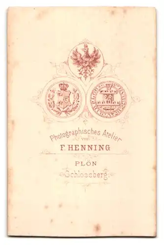 Fotografie F. Henning, Plön, Junge Dame im Kleid mit Medaillon