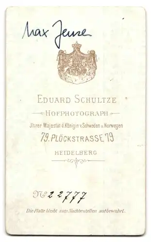 Fotografie Eduard Schultze, Heidelberg, Plöckstr. 79, Junger Herr im Anzug mit Fliege