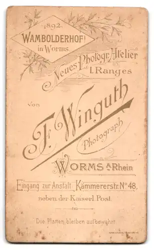 Fotografie F. Winguth, Worms a. Rhein, Kämmererstr. 48, Ältere Dame mit Kragenbrosche