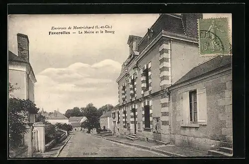 AK Faverolles, La Mairie et le Bourg
