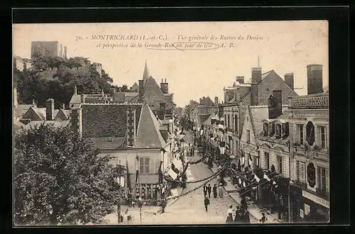 AK Montrichard, Vue générale des Ruines du Doujon, Grande-Rue un jour de fête