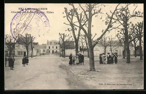 AK Selles-sur-Cher, Champ de foire, Ecole, Filles