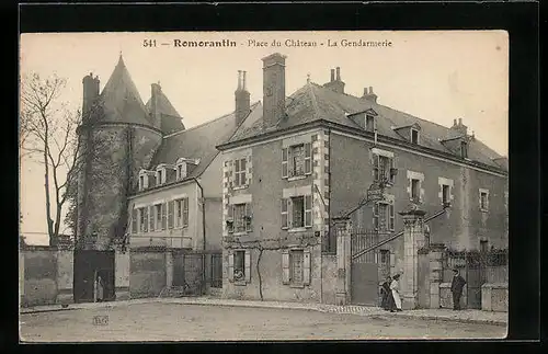 AK Romorantin, Place du Chateau, La Gendamerie