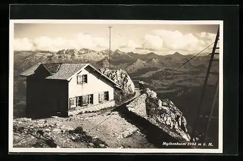 AK Schwyz, Mythenkulm, Aufnahme aus der Vogelschau mit Berghütte
