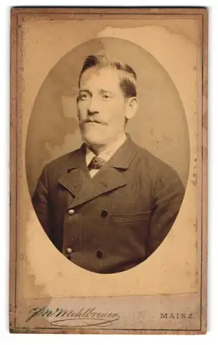 Fotografie F. W. Mehlbreuer, Mainz, Rheinstr. 22, Portrait blonder charmanter Mann mit Schnurrbart