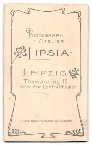 Fotografie Atelier Lipsia, Leipzig, Thomasring 15, Portrait bildschöne junge Frau mit interessantem Blumenhut