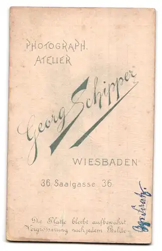 Fotografie Georg Schipper, Wiesbaden, Saalgasse 36, Portrait stattlicher junger Mann in Krawatte und Jackett