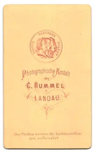 Fotografie C. Rummel, Landau, Portrait charmanter junger Mann mit Schnurrbart im Jackett