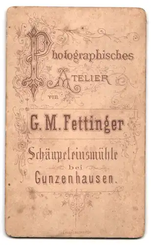 Fotografie G. M. Fettinger, Gunzenhausen, Portrait einer elegant gekleideten Frau im Kleid
