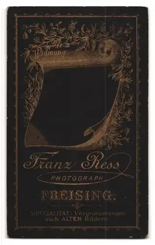 Fotografie Franz Ress, Freising, Junger Herr in modischer Kleidung