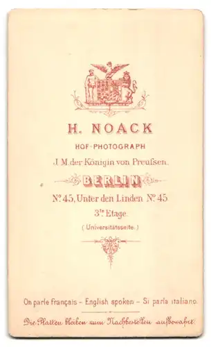 Fotografie H. Noack, Berlin, Unter den Linden 45, Kind im Kleid mit Blumenkorb