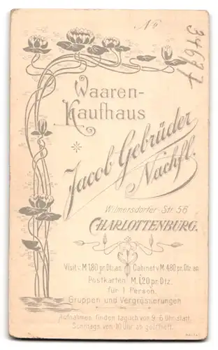 Fotografie Waren-Kaufhaus Jacob-Gebrüder Nachfl., Berlin-Charlottenburg, Wilmersdorfer-Str. 56, Kleines Mädchen im Kleid