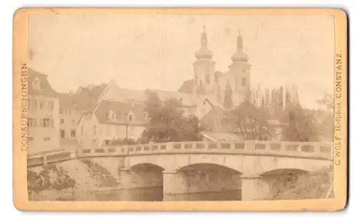 Fotografie G. Wolf, Constanz, Ansicht Donaueschingen, Schützenbrücke mit St. Johann Kirche