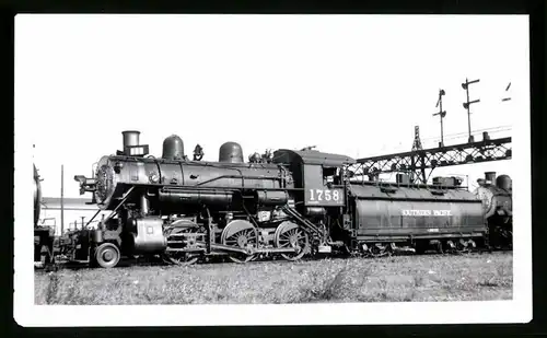 Fotografie E. Giffin, San Pedro, Ansicht Oakland, Dampflok der Southern Pacific, Lok-Nr. 1758 mit Tender, Eisenbahn USA
