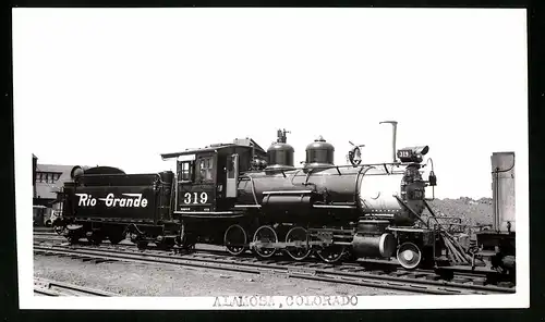 Fotografie unbekannter Fotograf, Ansicht Alamosa / Colorado, Dampflok mit Tender Nr. 319 Rio Grande Railroad, Eisenbahn