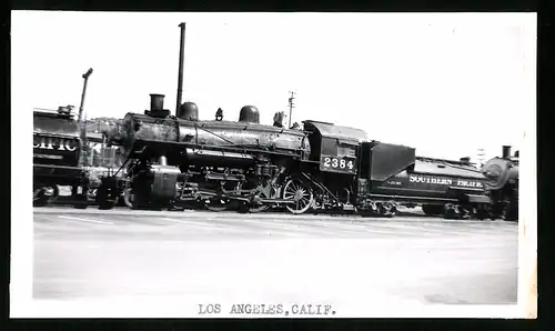 Fotografie unbekannter Fotograf, Ansicht Los Angeles / CA, Dampflok Nr. 2384 der Southern Pacific, Eisenbahn USA