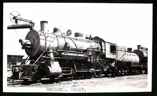 Fotografie unbekannter Fotograf, Ansicht Oakland / CA, Dampflopk Nr. 2706 der Southern Pacific Lines, Eisenbahn USA