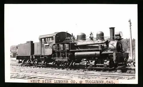 Fotografie unbekannter Fotograf, Ansicht Tuolumne / CA, Dampflok Nr. 8 der West Side Lumber Co., Eisenbahn USA