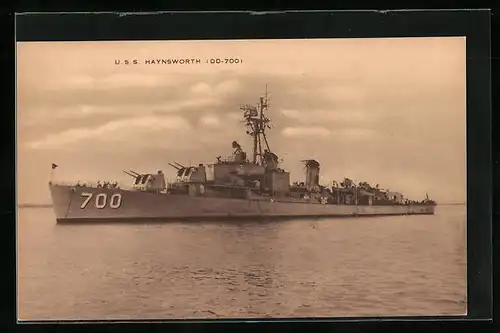 AK U. S. S. Haynsworth DD-Z00, Kriegsschiff auf hoher See