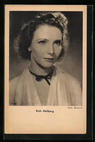 AK Schauspielerin Ruth Hellberg mit schwarzer Schleife am Hals
