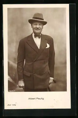 AK Schauspieler Albert Paulig charmant mit Hut und Gehstock im Anzug