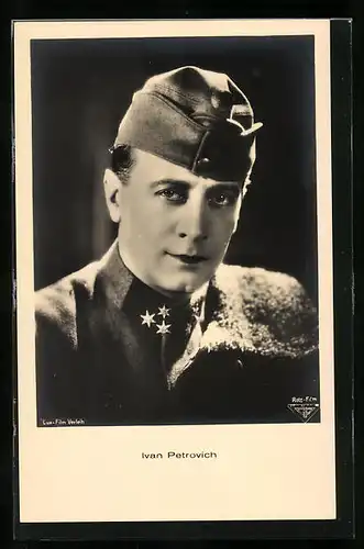 AK Schauspieler Ivan Petrovich in einer Filmuniform