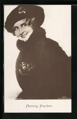 AK Schauspielerin Henny Porten im Mantel