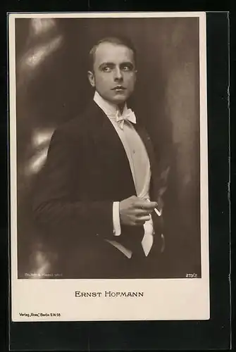 AK Schauspieler Ernst Hofmann im Frack mit Zigarette