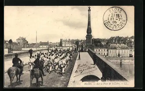 AK Blois, Sur le Pont de la Loire
