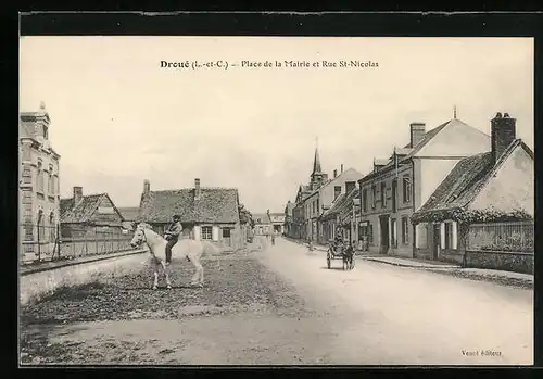 AK Droué, Place de la Mairie et Rue St-Nicolas