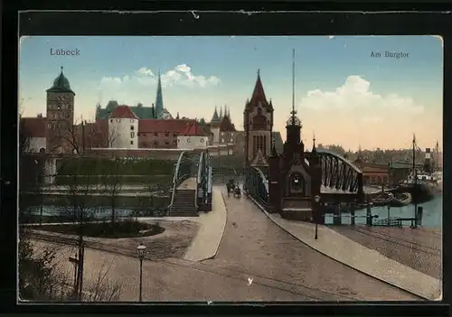 AK Lübeck, Strassenpartie am Burgtor