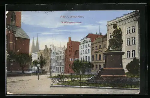 AK Lübeck, Geibelplatz mit Schiffergesellschaft und Denkmal