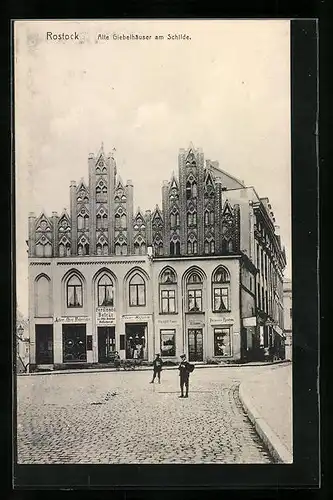 AK Rostock, Alte Giebelhäuser mit Geschäften am Schilde