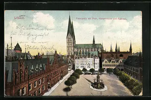 AK Lübeck, Marktplatz mit Post, Marienkirche und Rathaus aus der Vogelschau