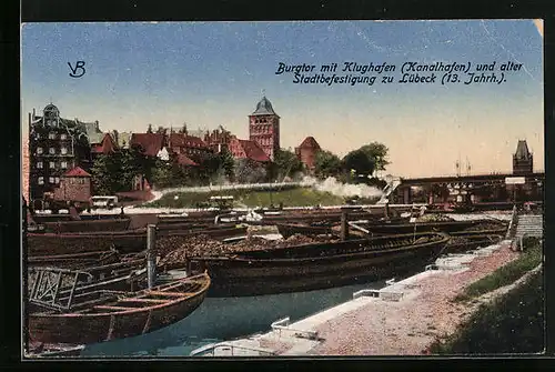 AK Lübeck, Burgtor mit Klughafen und alter Stadtbefestigung, Dampfer