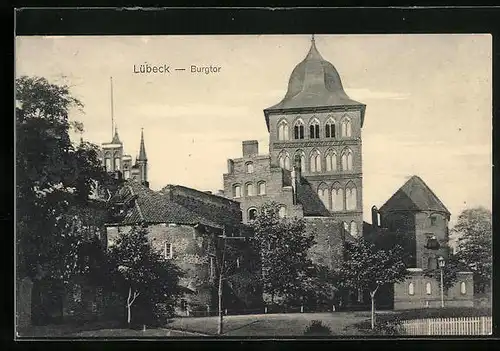 AK Lübeck, Burgtor mit Turm