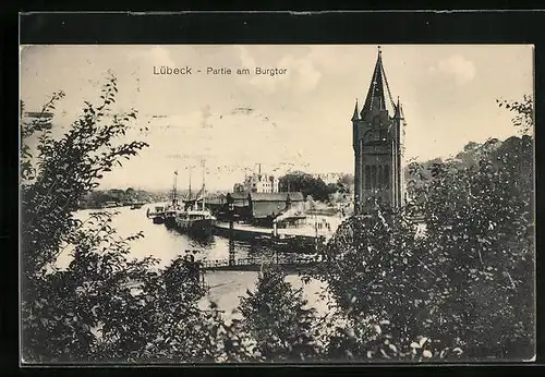 AK Lübeck, Partie am Burgthor, Dampfer