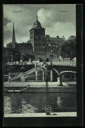AK Lübeck, Blick auf das Burgtor