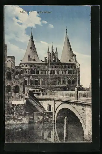 AK Lübeck, Holstentor mit Brücke