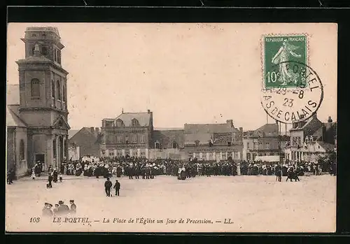 AK Le Portel, la Place de l'Église un Jour de Procession