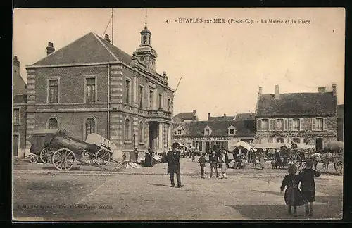 AK Étaples-sur-Mer, la Mairie et la Place