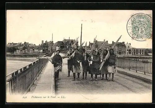 AK Le Touquet-Paris-Plage, Pecheuses sur le Pont